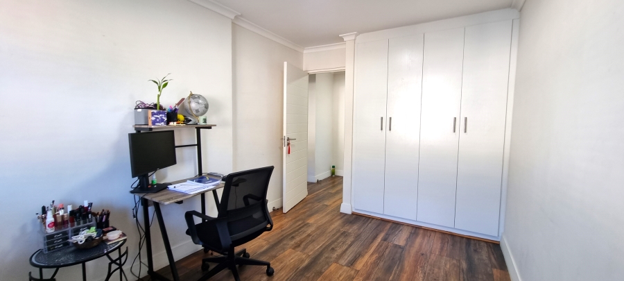 2 Bedroom Property for Sale in Zonnebloem Western Cape